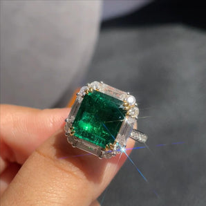 Customized Emerald Jewelry Ring